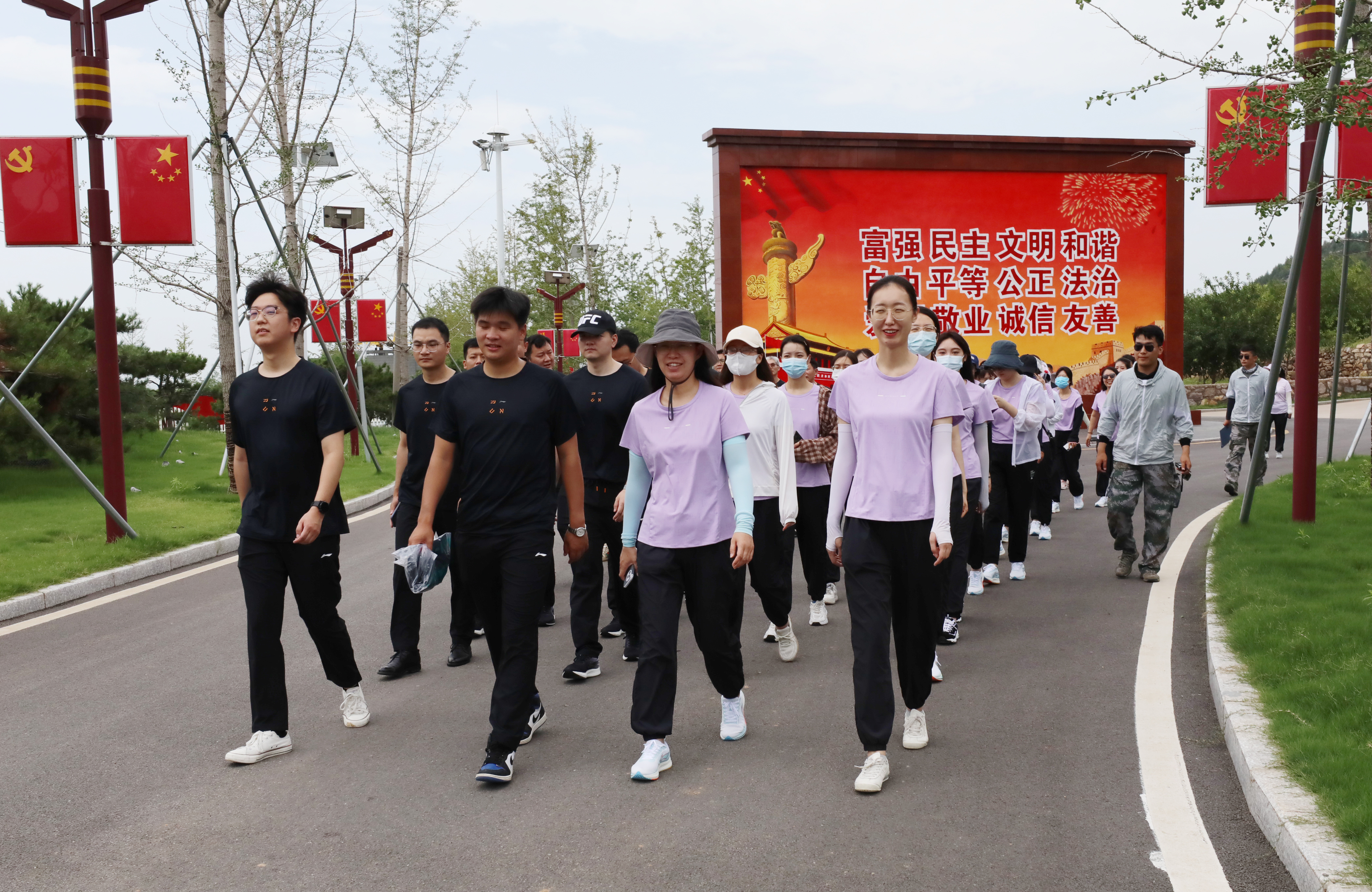 强作风 提能力 聚合力 中原再担保集团开展爱国主义国防教育暨团建培训活动